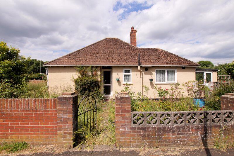 2 bedroom detached bungalow for sale in West Street, Portchester, PO16
