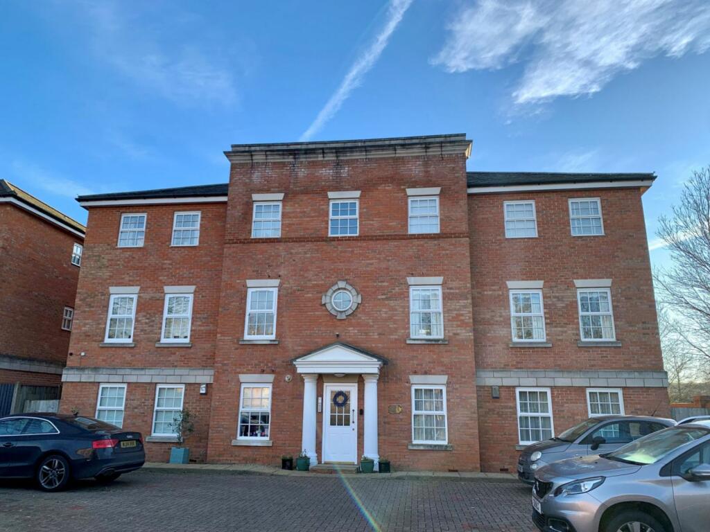 2 bedroom flat for sale in Fusilier Way, Weedon, Northamptonshire NN7