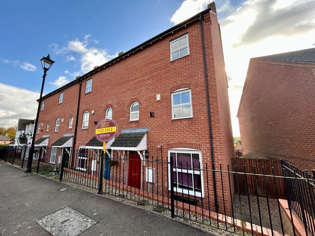 Main image of property: Eastfields, Braunston, NN11 7JN