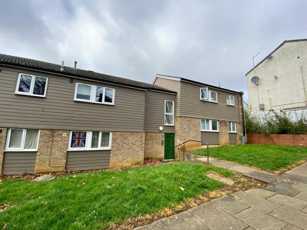 2 bedroom flat for rent in South Holme Court, Thorplands, Northampton NN3 8AL, NN3