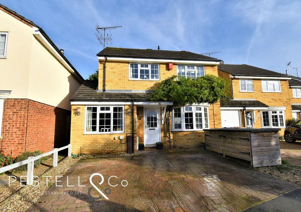 4 bedroom link detached house for sale in Denny Court,