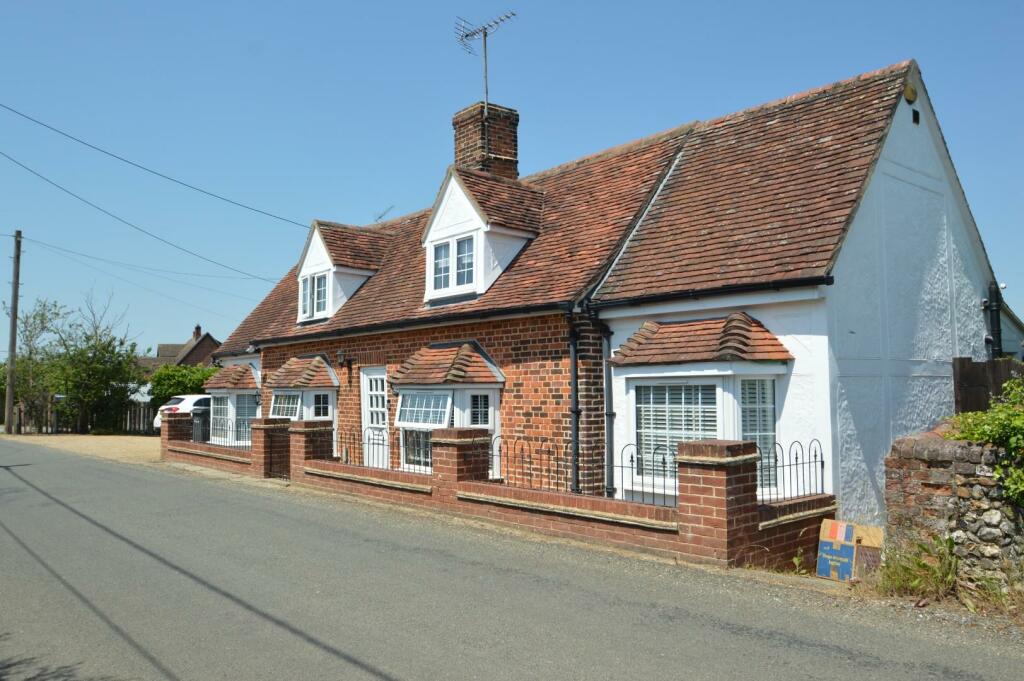 3 bedroom detached house for sale in High Street Green, Sible Hedingham