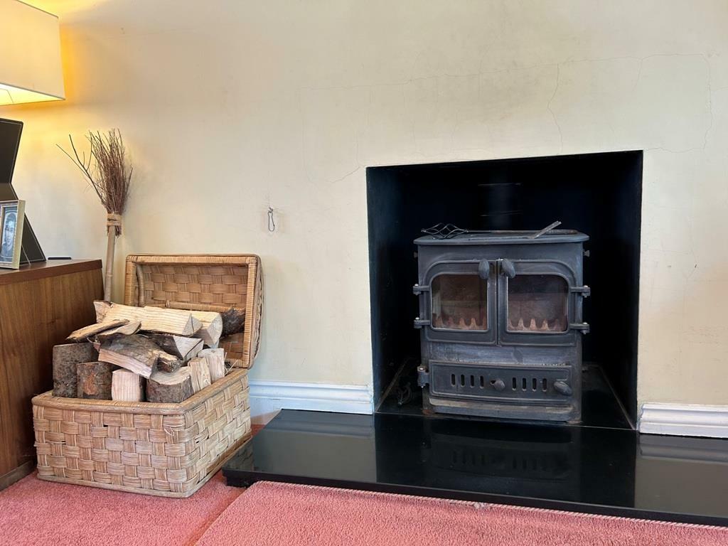Additional property image - Camoise Close, Toppesfield