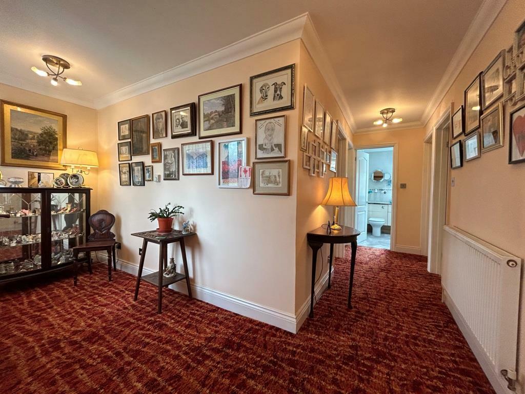 Additional property image - Camoise Close, Toppesfield