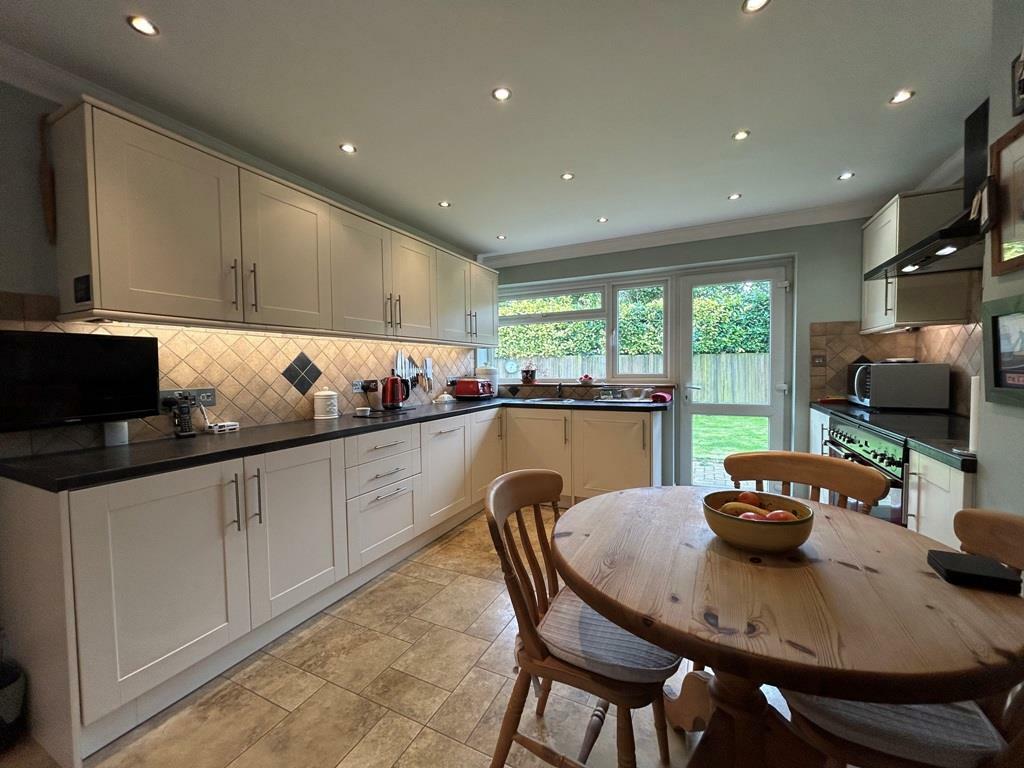 Additional property image - Camoise Close, Toppesfield