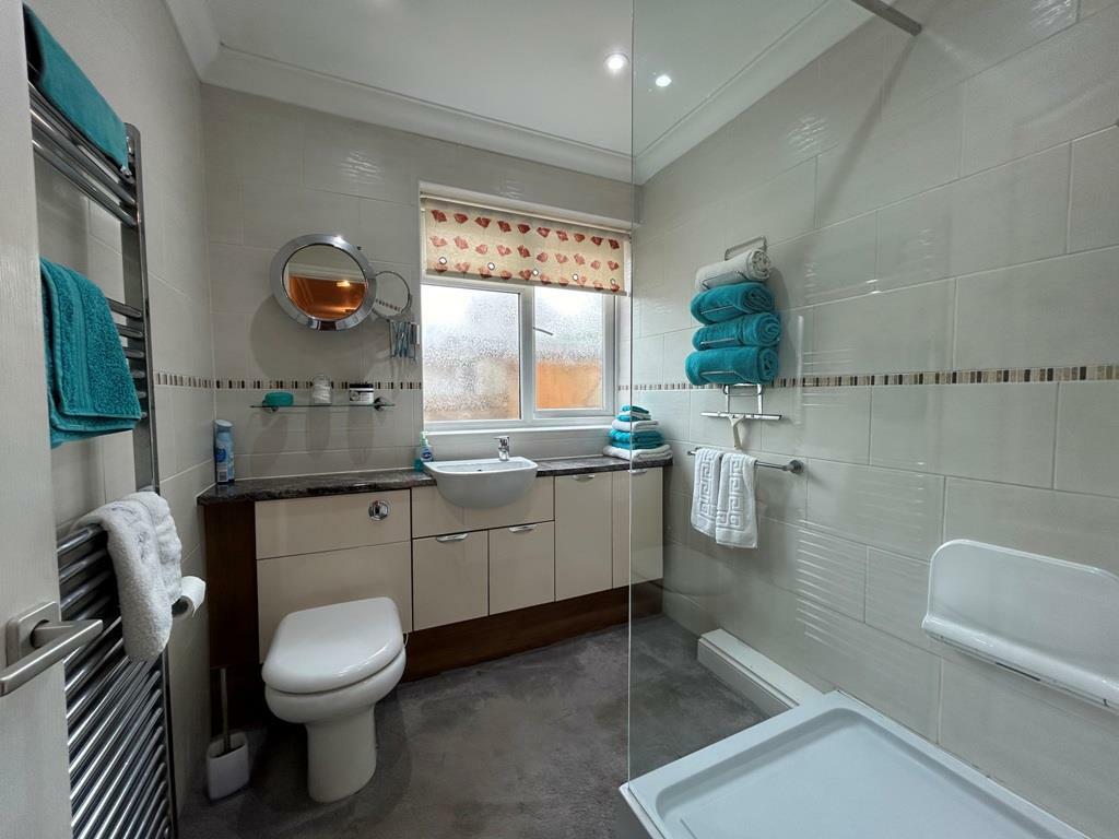 Additional property image - Camoise Close, Toppesfield