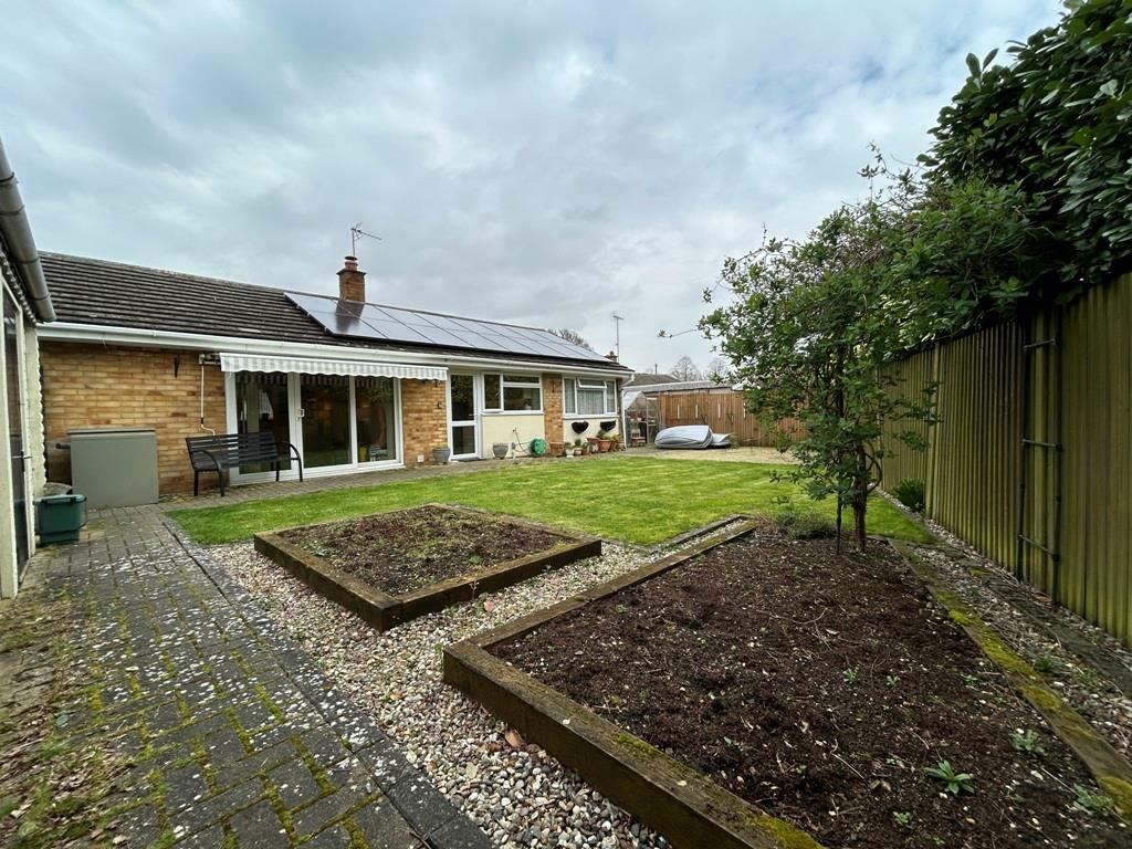 Additional property image - Camoise Close, Toppesfield