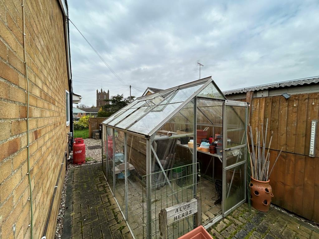 Additional property image - Camoise Close, Toppesfield