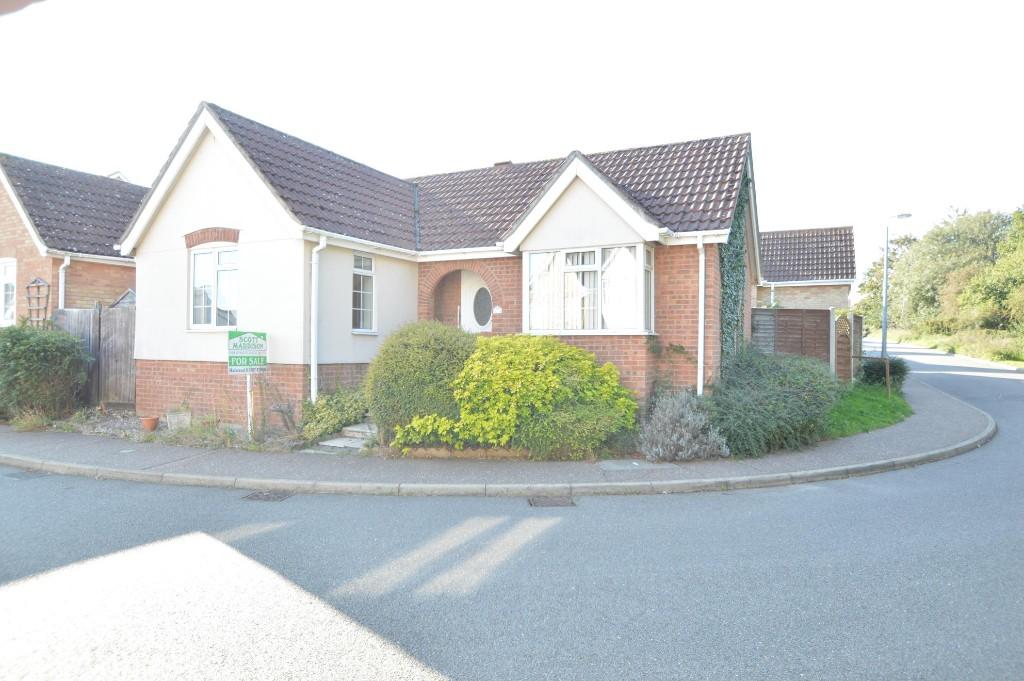 2 bedroom detached bungalow for sale in Hawthorn Close, Halstead, Essex