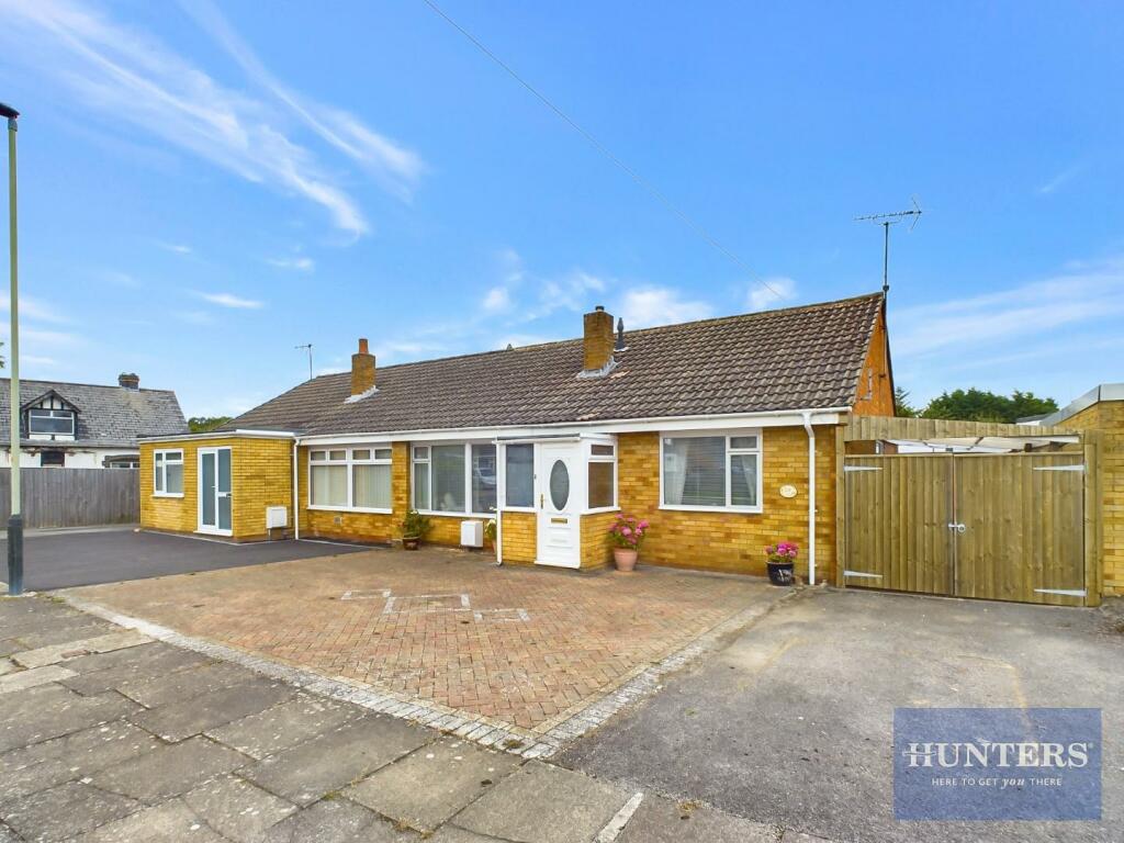 2 bedroom semidetached bungalow for sale in Keswick Road, Cheltenham, GL51