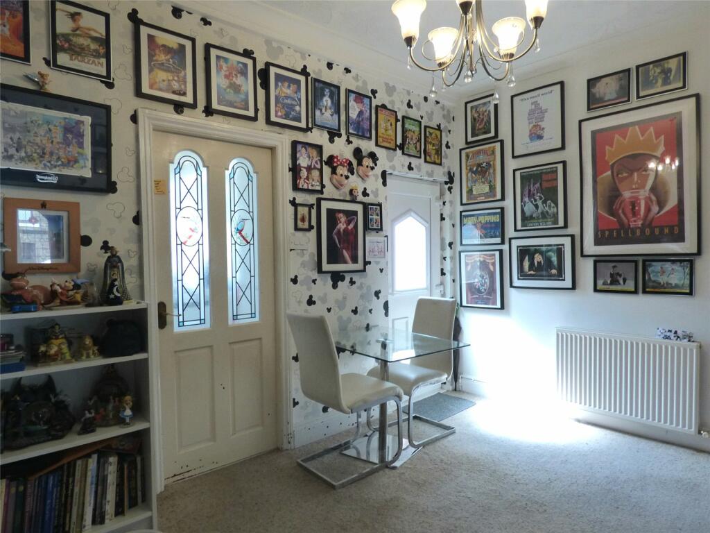 2 bedroom terraced house for sale in Queen Street, Hadfield, Glossop, SK13