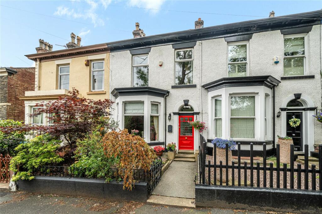 4 bedroom terraced house for sale in Mottram Road, Stalybridge, Greater