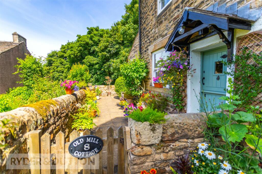 2 bedroom semidetached house for sale in Chew Wood, Chisworth, Glossop