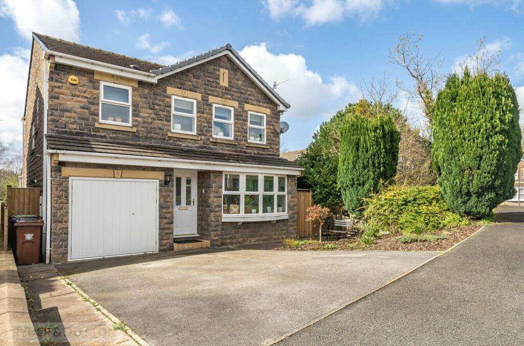 4 bedroom detached house for sale in Potter Road, Hadfield, Glossop, SK13