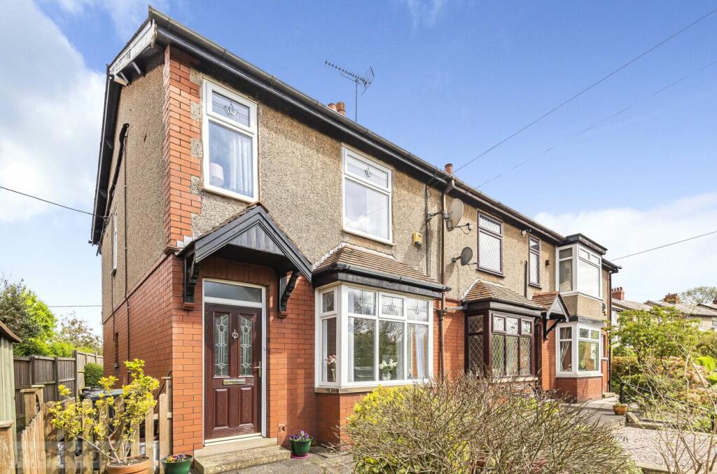 3 bedroom semidetached house for sale in Primrose Crescent, Glossop