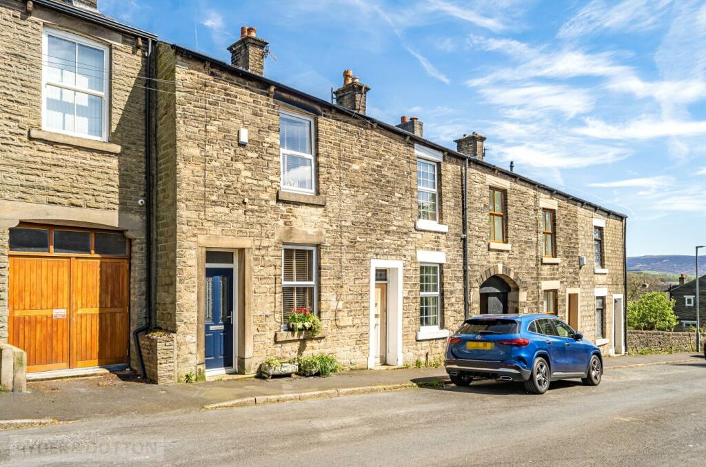 2 bedroom terraced house for sale in Moorfield Street, Hollingworth