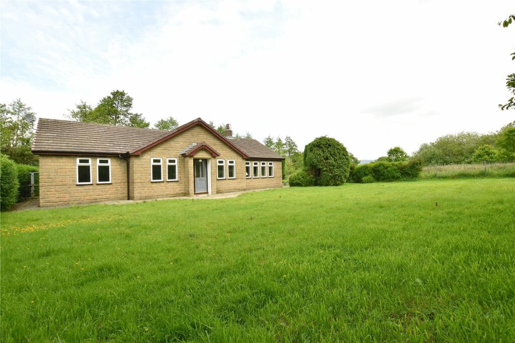 3 bedroom bungalow for sale in Glossop Road, Charlesworth, Glossop