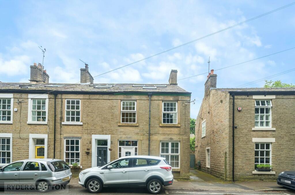4 bedroom end of terrace house for sale in Manor Park Road, Glossop