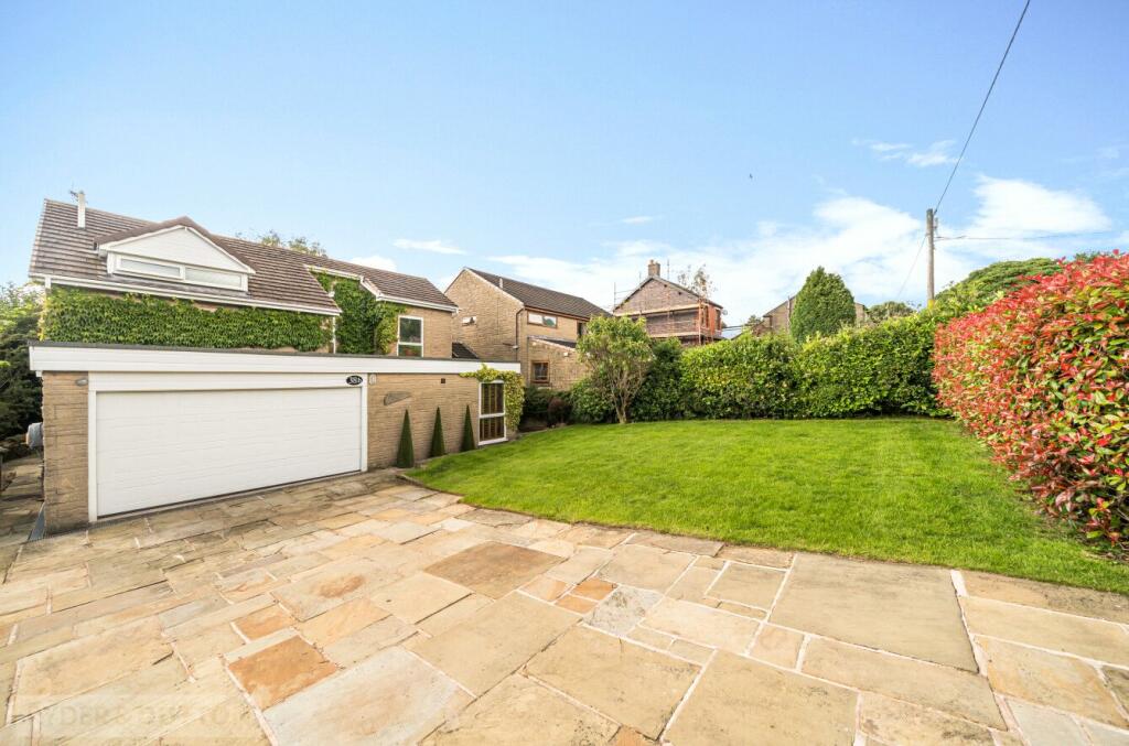 4 bedroom detached house for sale in Marple Road, Charlesworth, Glossop