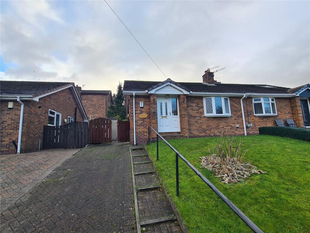 Main image of property: Slant Close, Glossop, Derbyshire, SK13