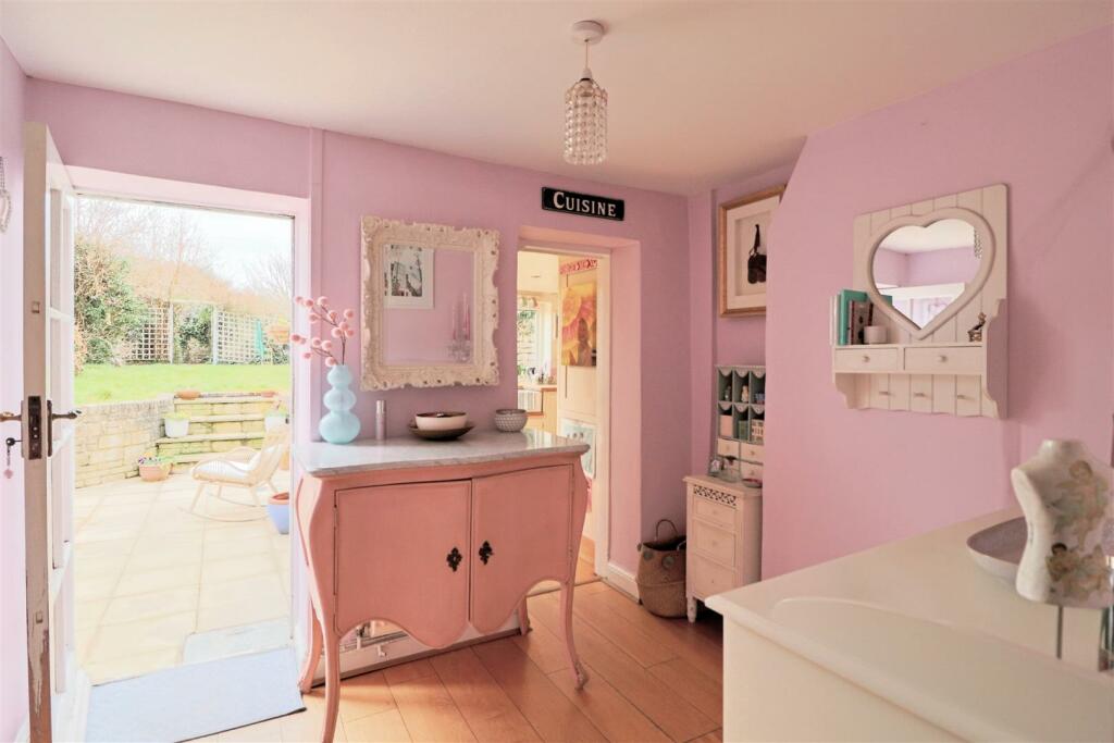 4 bedroom terraced house for sale in Gloucester Street,