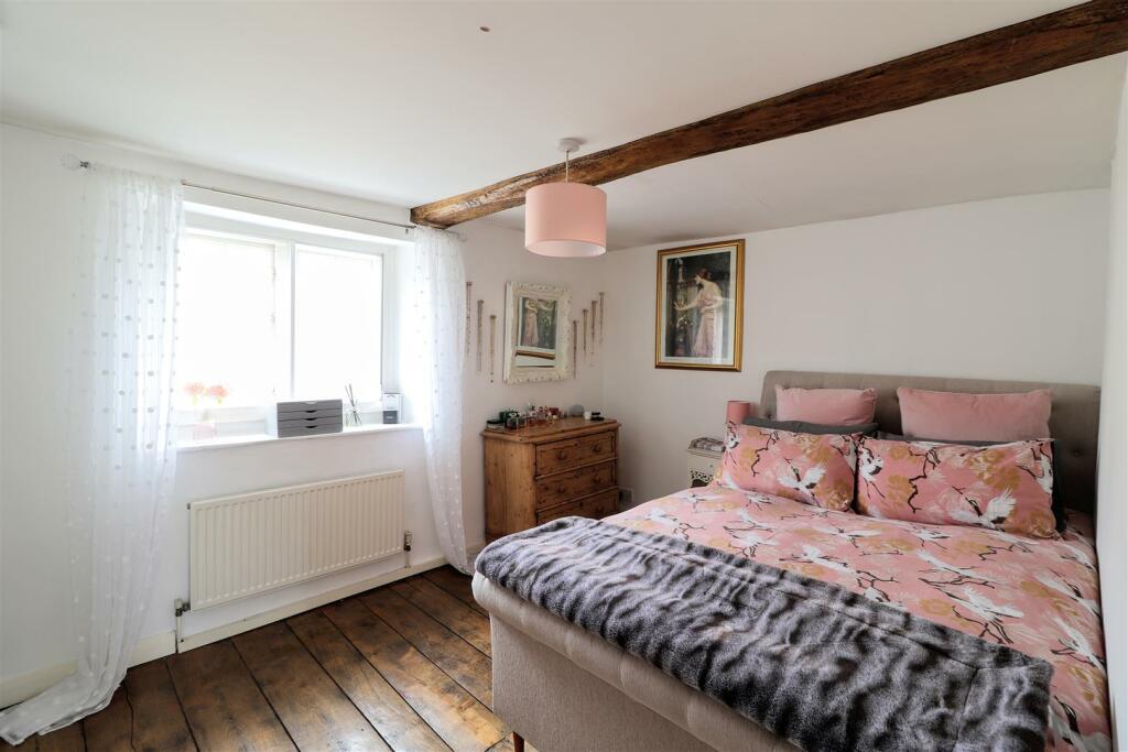 4 bedroom terraced house for sale in Gloucester Street,