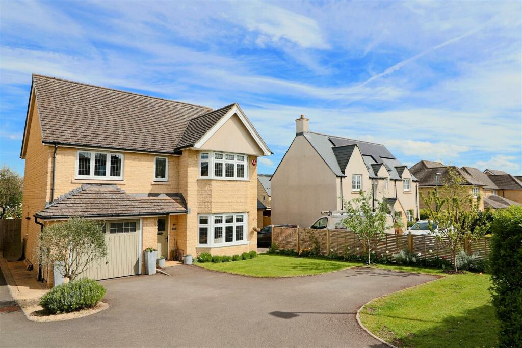 4 bedroom detached house for sale in Gretton Road,