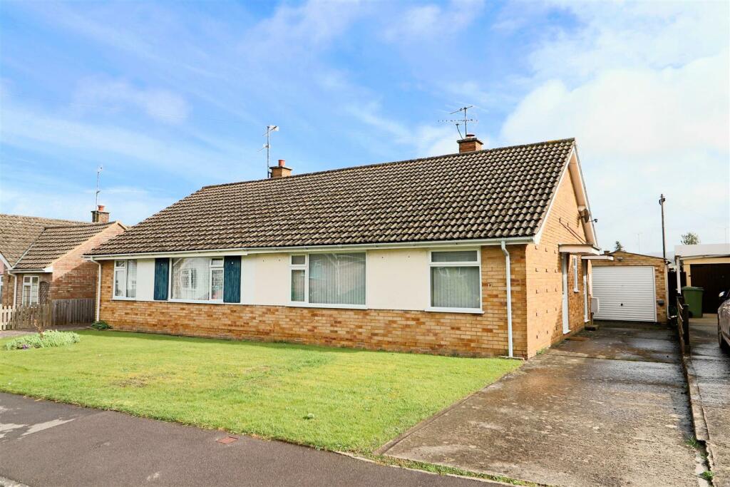 2 bedroom semidetached bungalow for sale in Crispin Road,