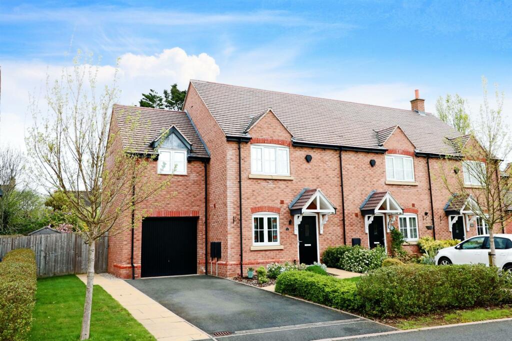 3 bedroom end of terrace house for sale in Fletcher Close, Alderton, Tewkesbury, GL20