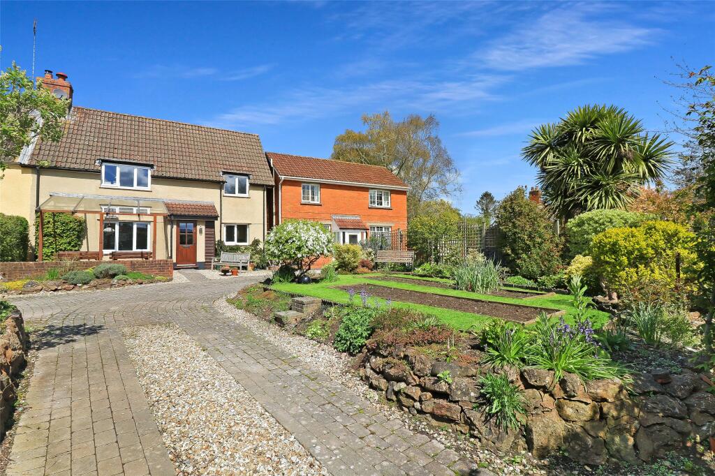 2 bedroom semidetached house for sale in The College, Milverton