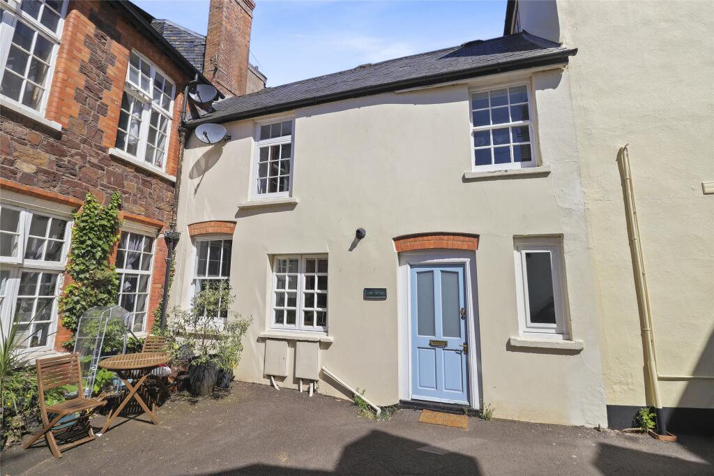 2 bedroom house for sale in High Street, Taunton