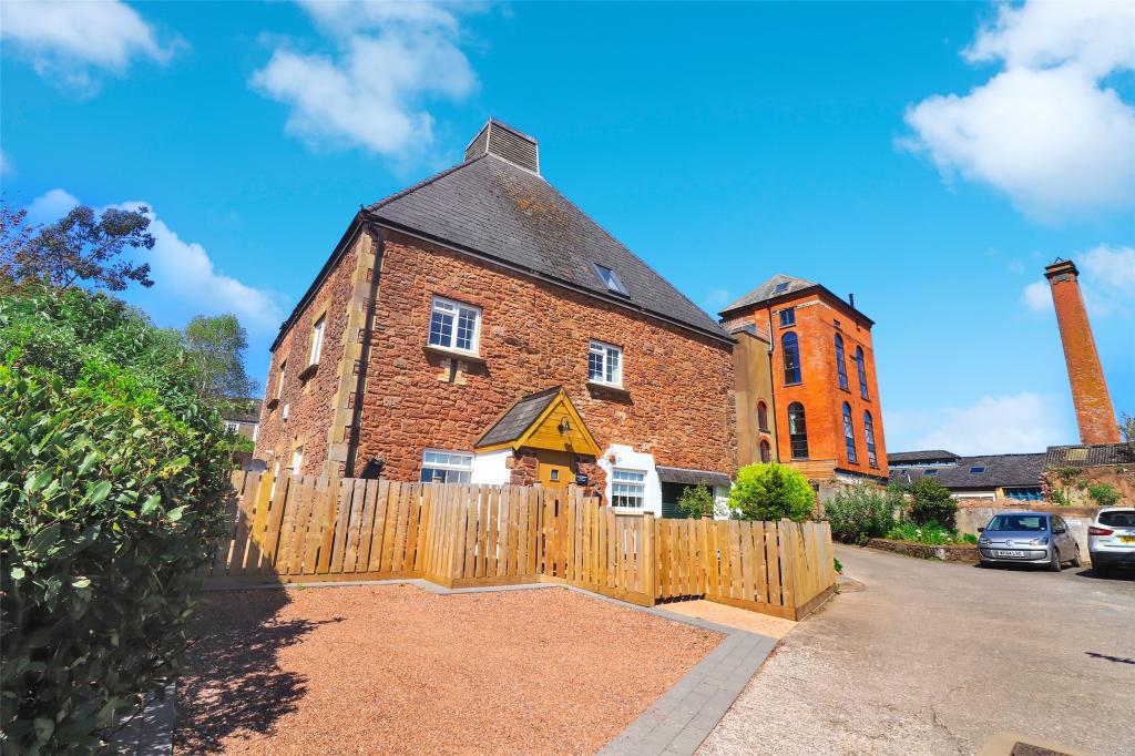 3 bedroom semidetached house for sale in Hauling Way, Taunton, Somerset, TA4