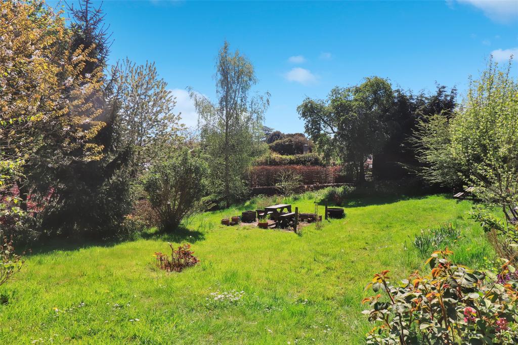 3 bedroom semidetached house for sale in Hauling Way,