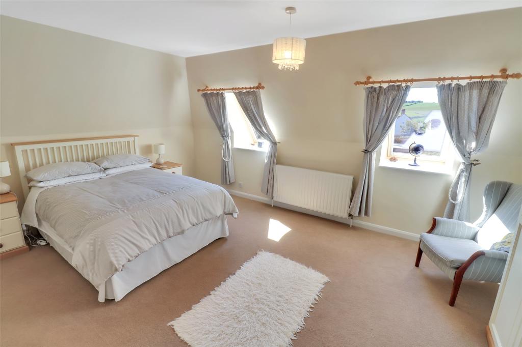 3 bedroom semidetached house for sale in Hauling Way,