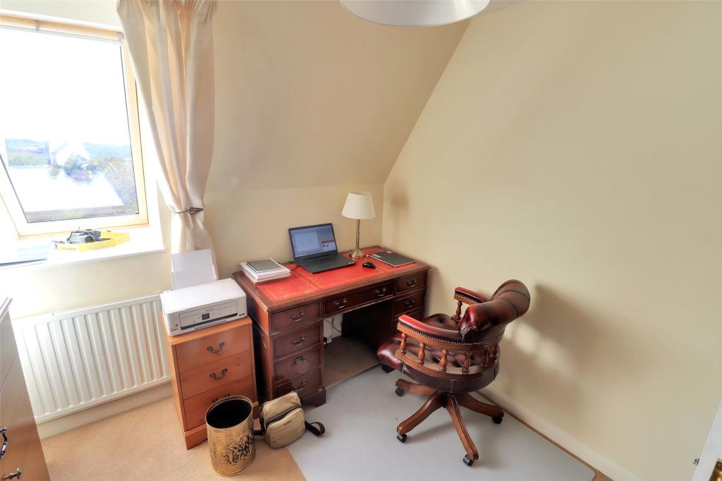 3 bedroom semidetached house for sale in Hauling Way,