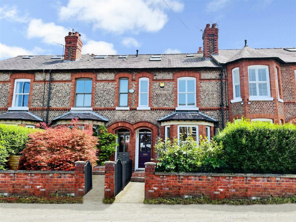 4 bedroom terraced house for sale in Ashfield Road, Altrincham, WA15