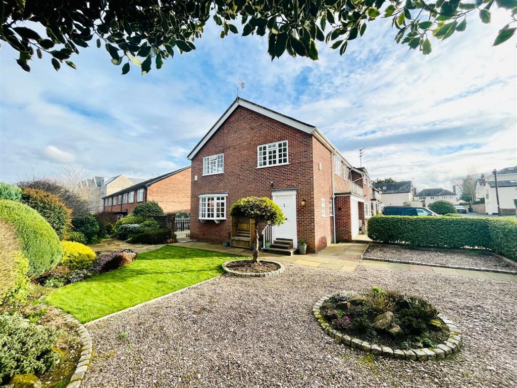 3 bedroom semidetached house for sale in Albert Square, Bowdon