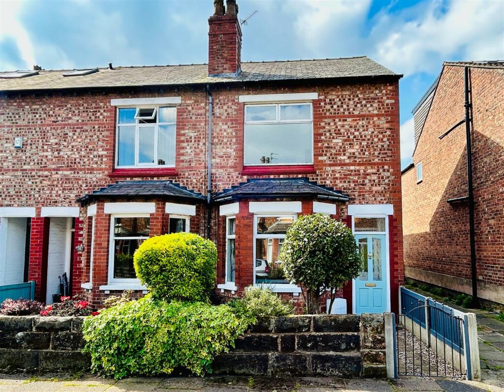3 bedroom end of terrace house for sale in Colwick Avenue, Altrincham, WA14
