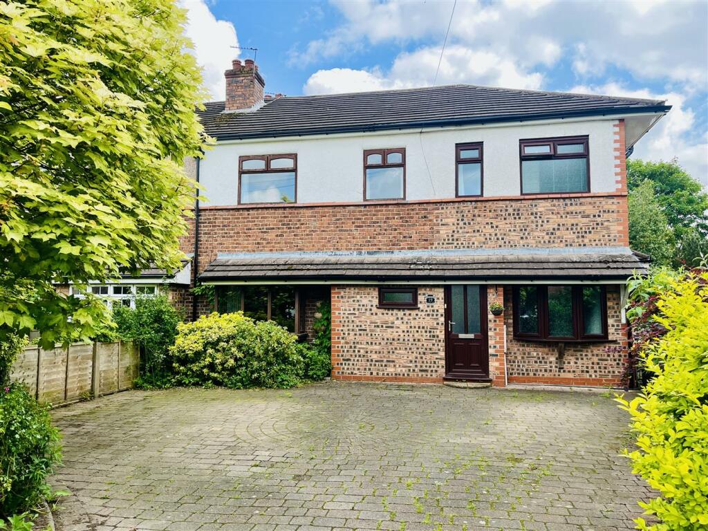 5 bedroom semidetached house for sale in Mossgrove Road, Timperley
