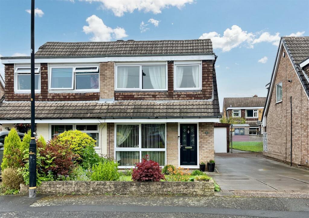 3 bedroom semidetached house for sale in Prestbury Avenue, Altrincham, WA15