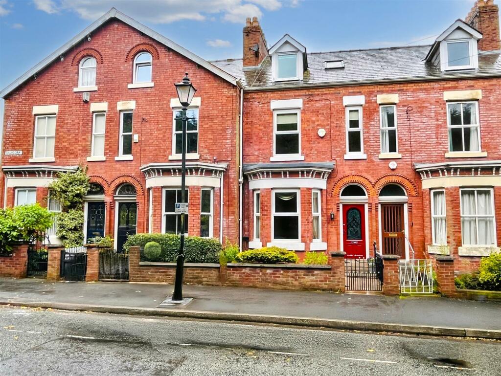 4 bedroom terraced house for sale in Charter Road, Altrincham, WA15