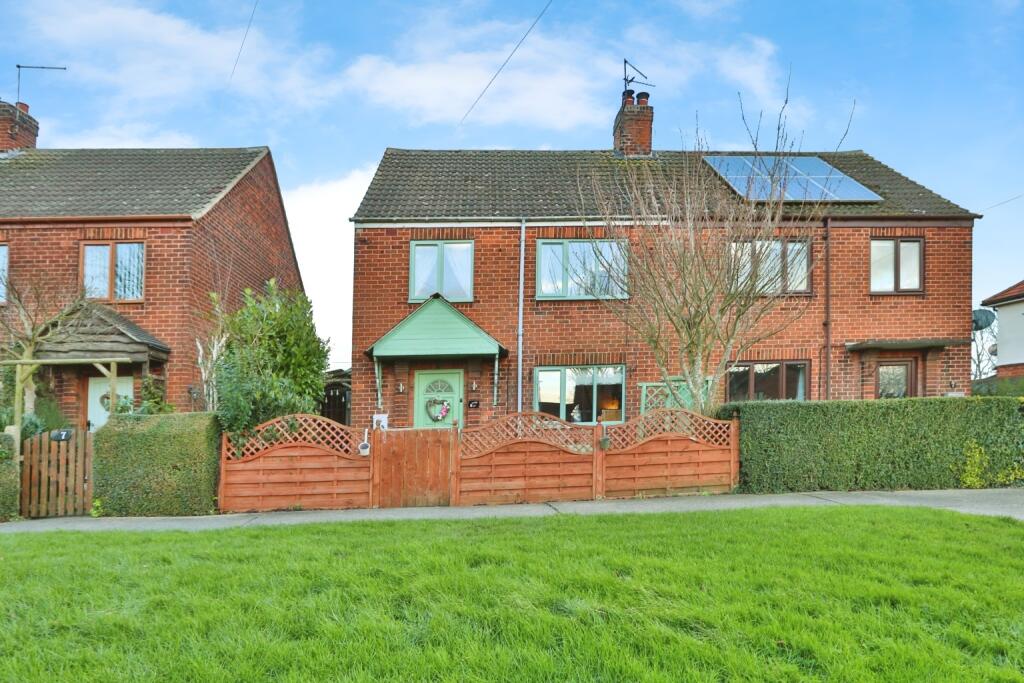 4 bedroom semidetached house for sale in Townend Villas, Humbleton, Hull, HU11 4NR, HU11