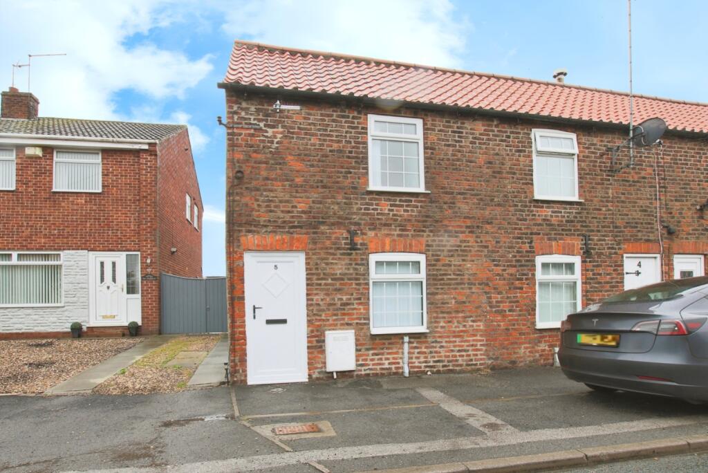 Main image of property: Wrays Cottages, Burstwick, Hull,  HU12 9EU