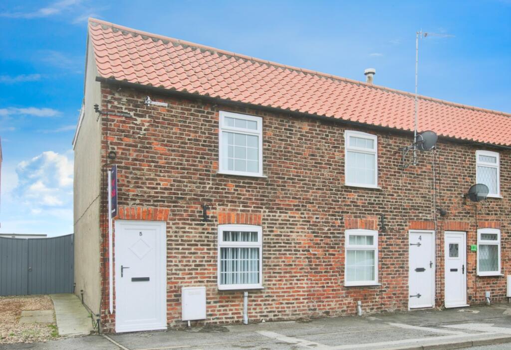 Main image of property: Wrays Cottages, Burstwick, Hull,  HU12 9EU