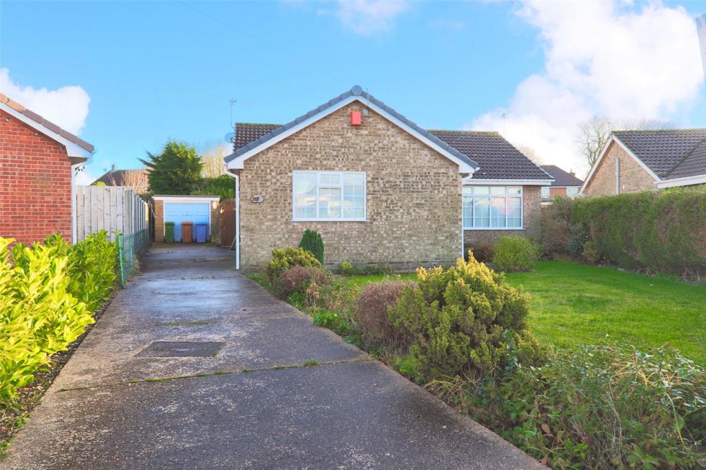 3 bedroom bungalow for sale in Harrison Close, Sproatley, Hull, East Yorkshire, HU11