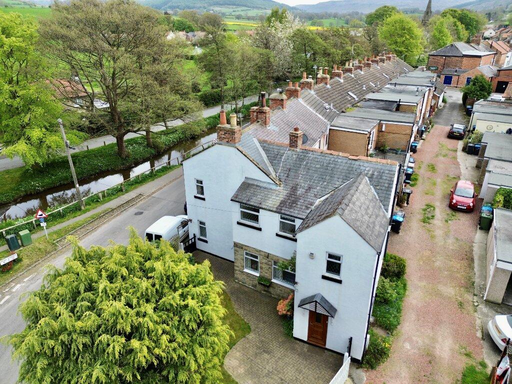 3 bedroom end of terrace house for sale in High Street, Swainby