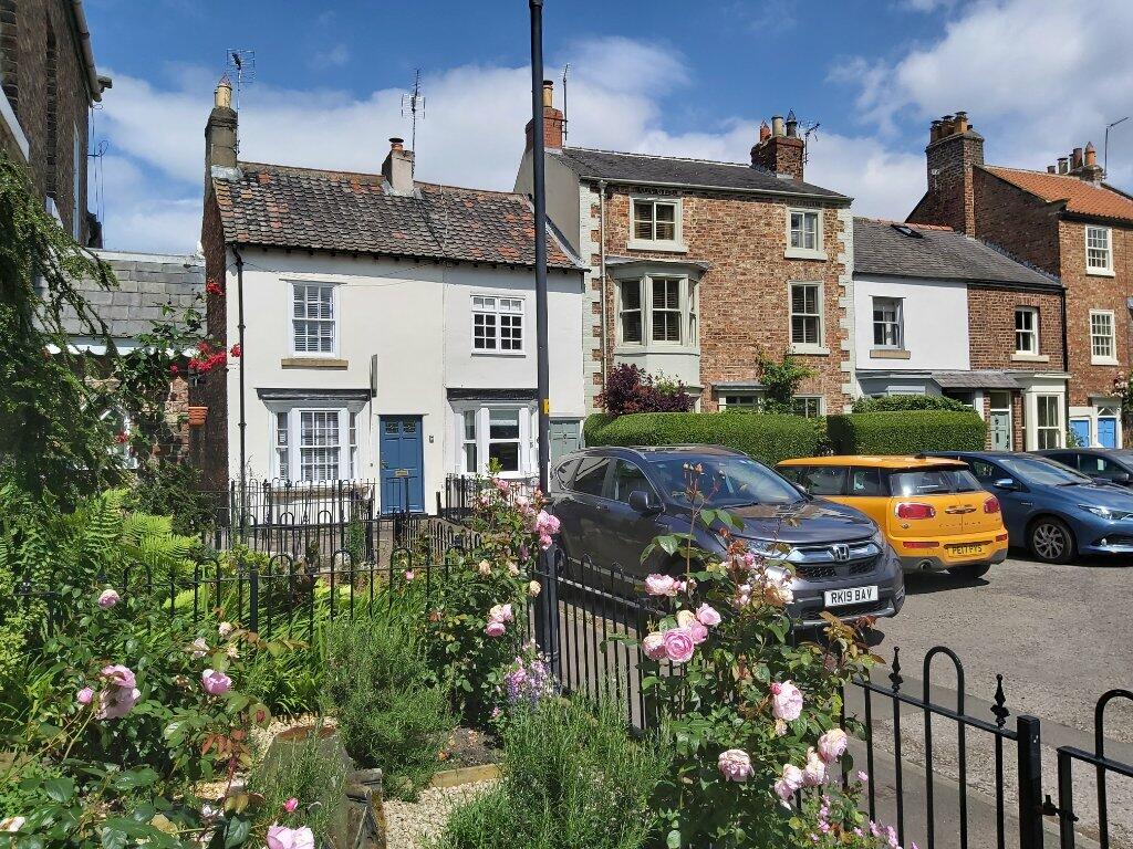3 bedroom end of terrace house for sale in West Green, Stokesley, North