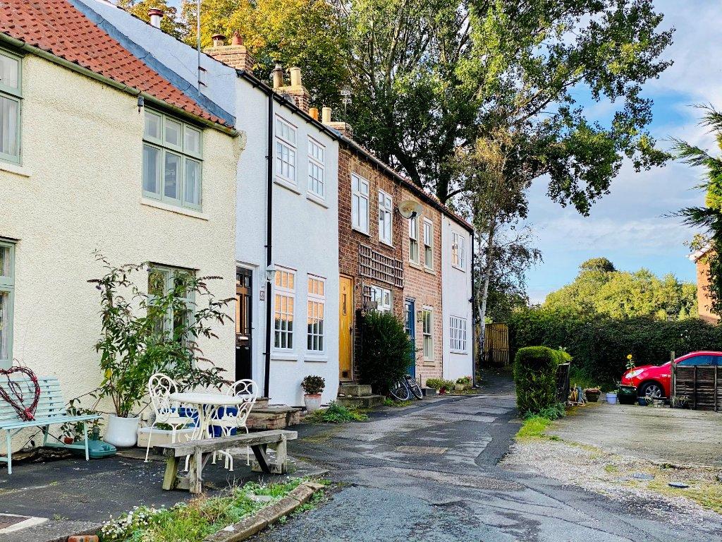 2 bedroom terraced house for sale in North End, Hutton Rudby, Yarm, TS15