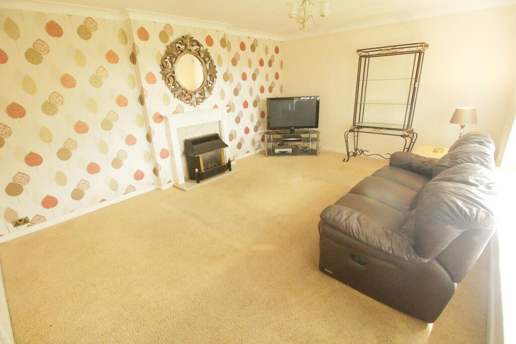 4 bedroom detached house for sale in Meadow Crescent, PoultonleFylde, FY6