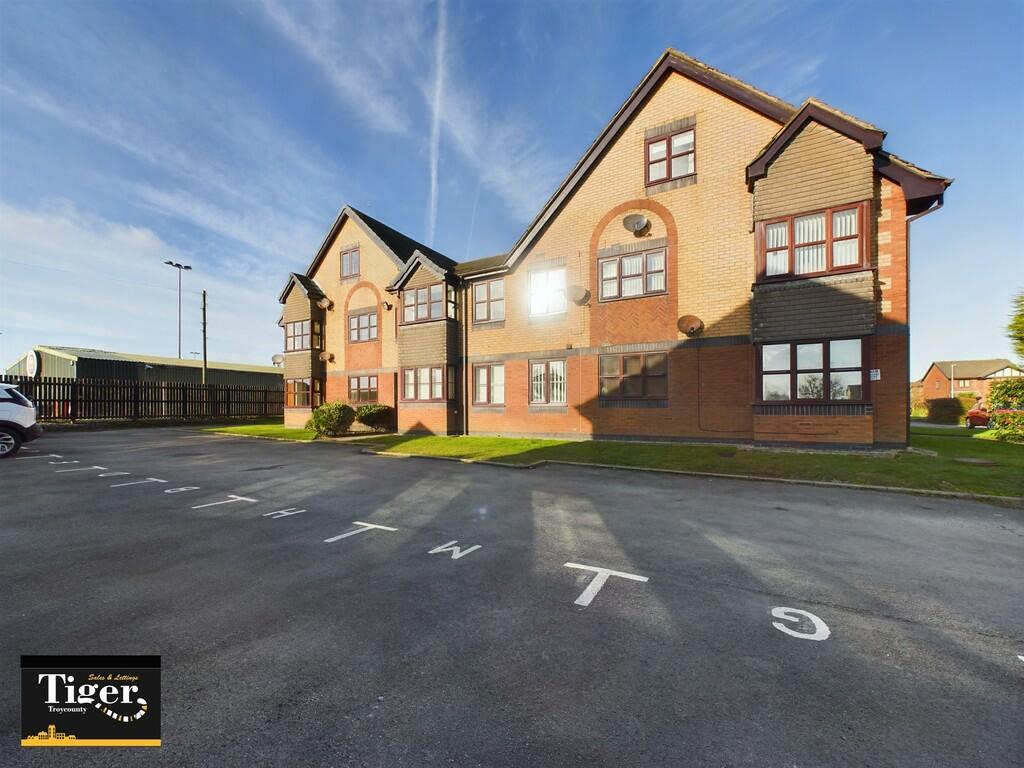 1 bedroom ground floor flat for sale in Oakwood Close, Blackpool, FY4